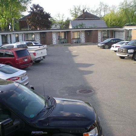 Motel Seigneurie De Vaudreuil Экстерьер фото