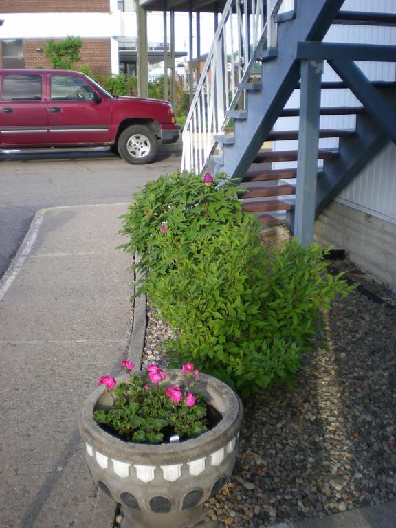 Motel Seigneurie De Vaudreuil Экстерьер фото
